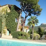 Philae T2 Jardin, Piscine, Daire